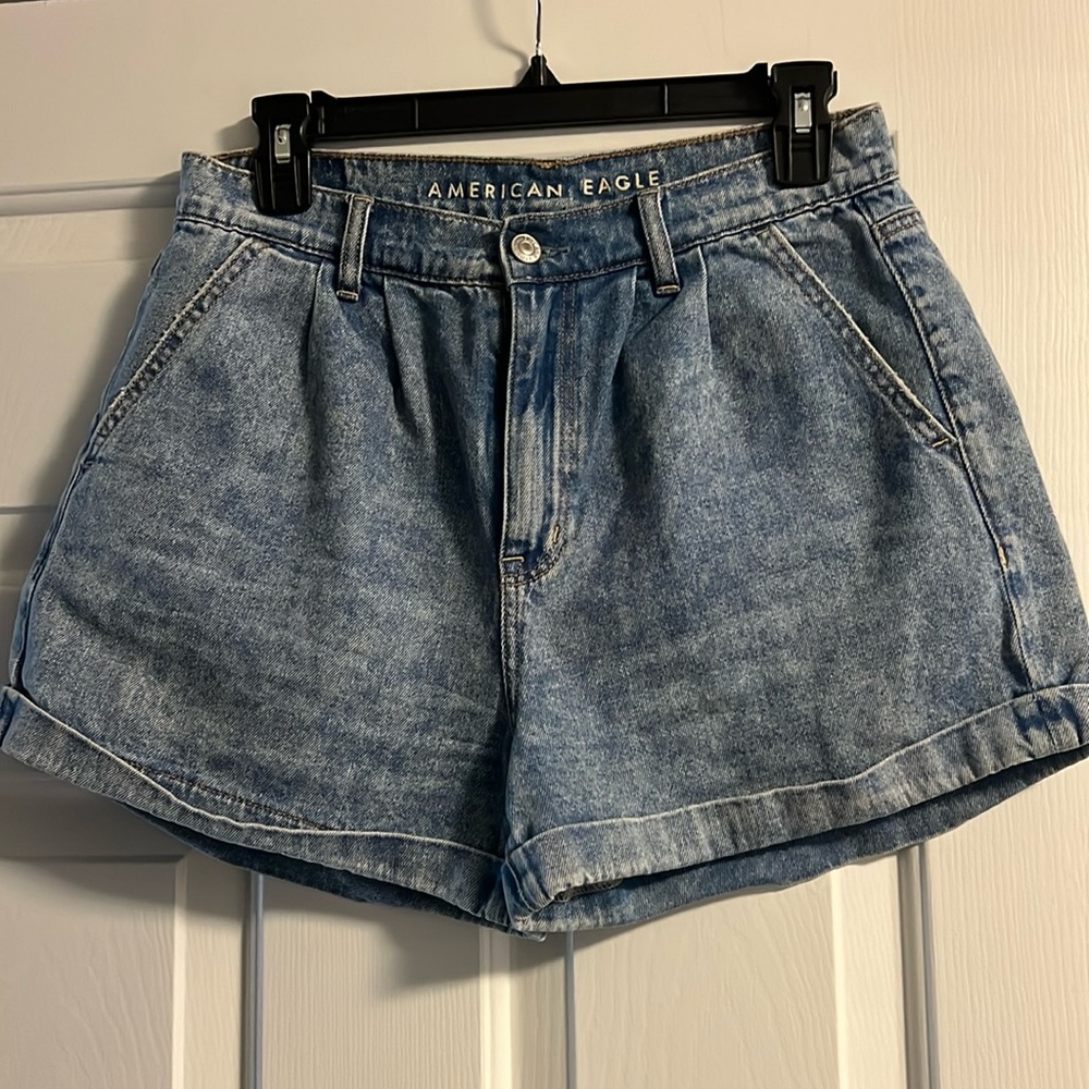 American Eagle size 6 mom short